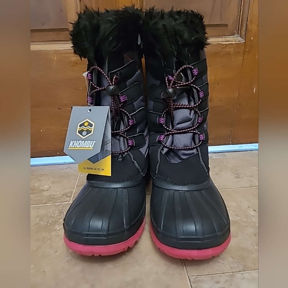 Khombu Women's Black and Pink Winter Boots